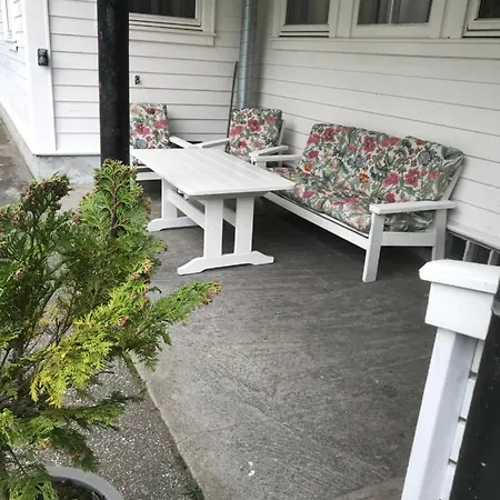 Leirvik Vandrehjem *