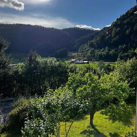 Leirvik Vandrehjem * Leirvik